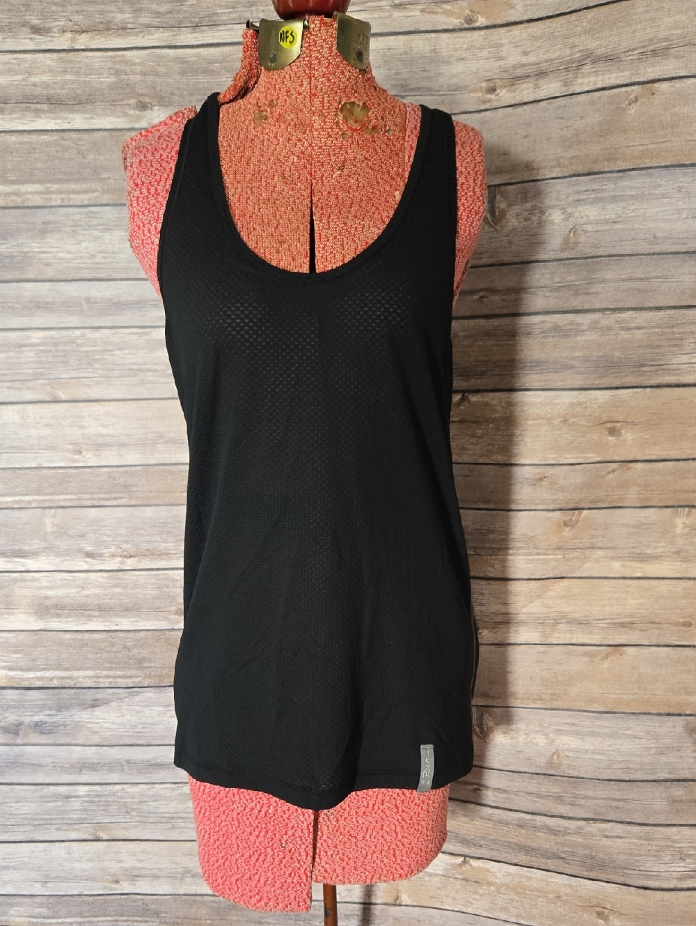 Under Armour Black Scoop Athletic Tank Top